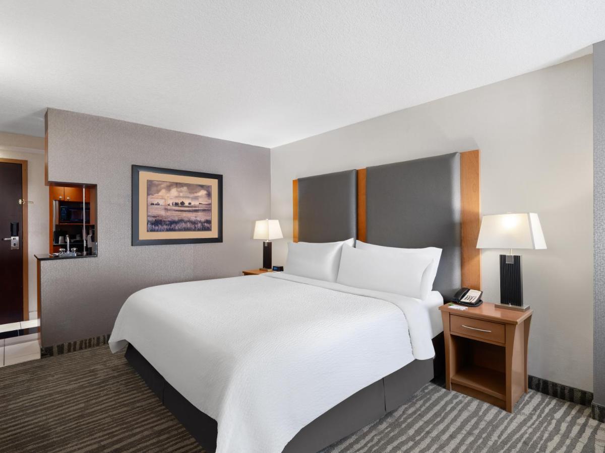 Holiday Inn Calgary Airport By Ihg Esterno foto