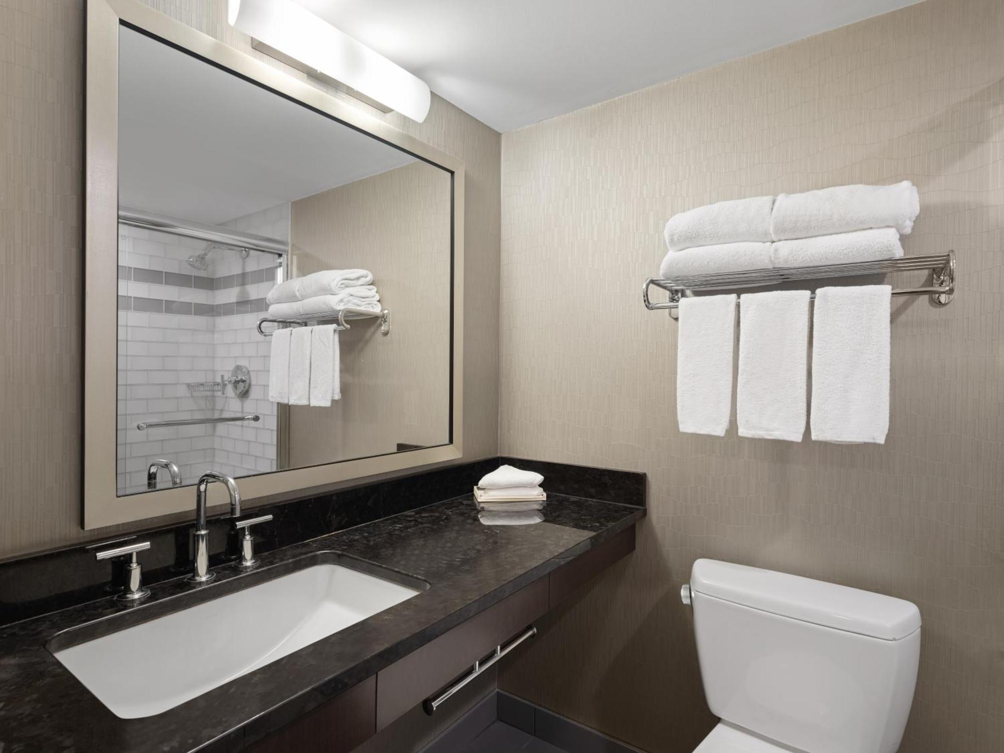 Holiday Inn Calgary Airport By Ihg Esterno foto