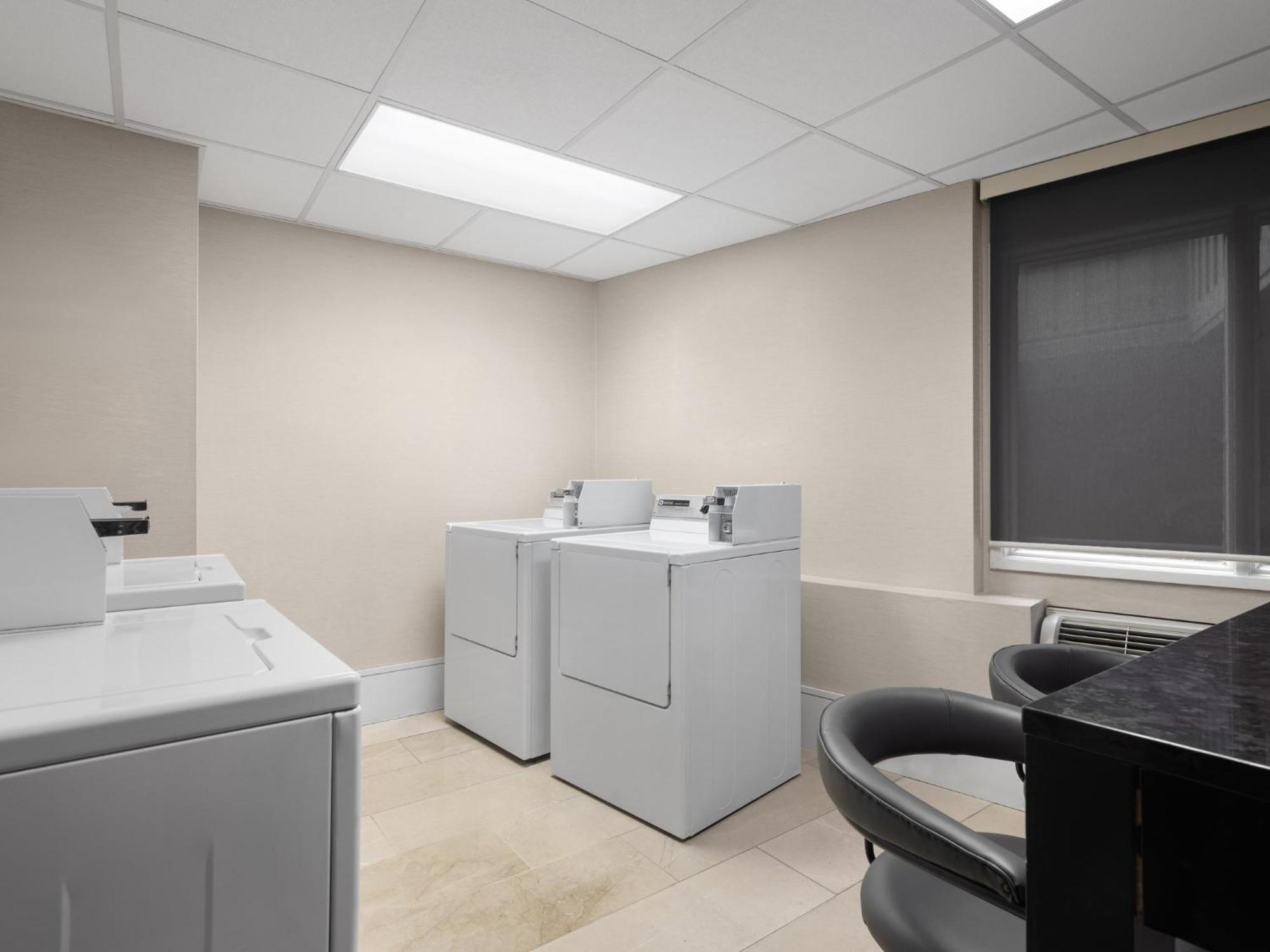 Holiday Inn Calgary Airport By Ihg Esterno foto